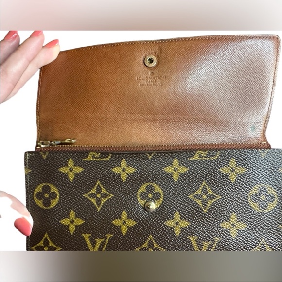 Louis Vuitton Vintage Monogram Coated Canvas Sarah Wallet - Picture 7 of 16